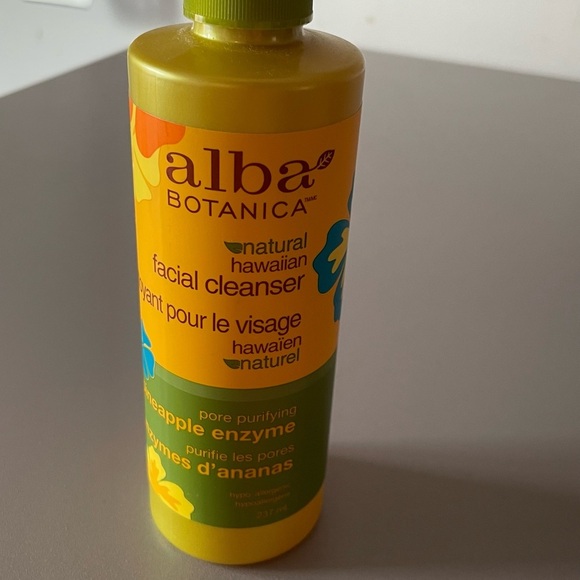 Alba Botanical Natural Hawaiian facial cleanser - Picture 2 of 3